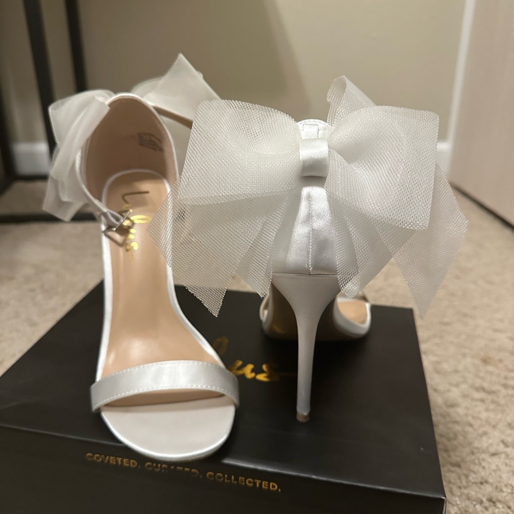 White/Ivory Bow Heels